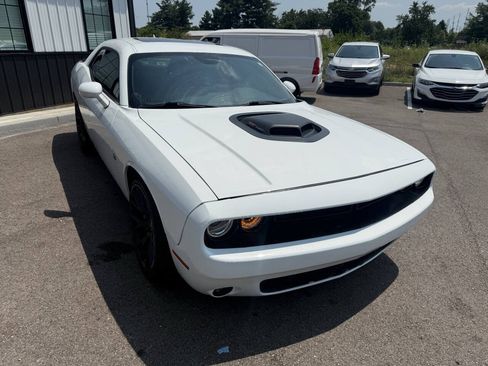 Used 2017 Dodge Challenger R/T Scat Pack RWD image 4