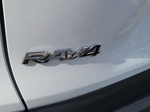 Used 2025 Toyota RAV4 LE AWD/4WD image 4