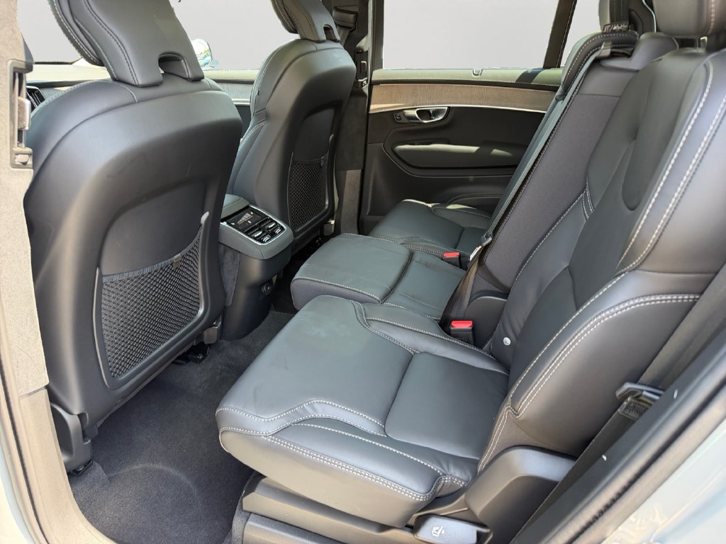 Used 2026 Volvo XC90 B6 Ultra w/ Lounge Package AWD/4WD image 12
