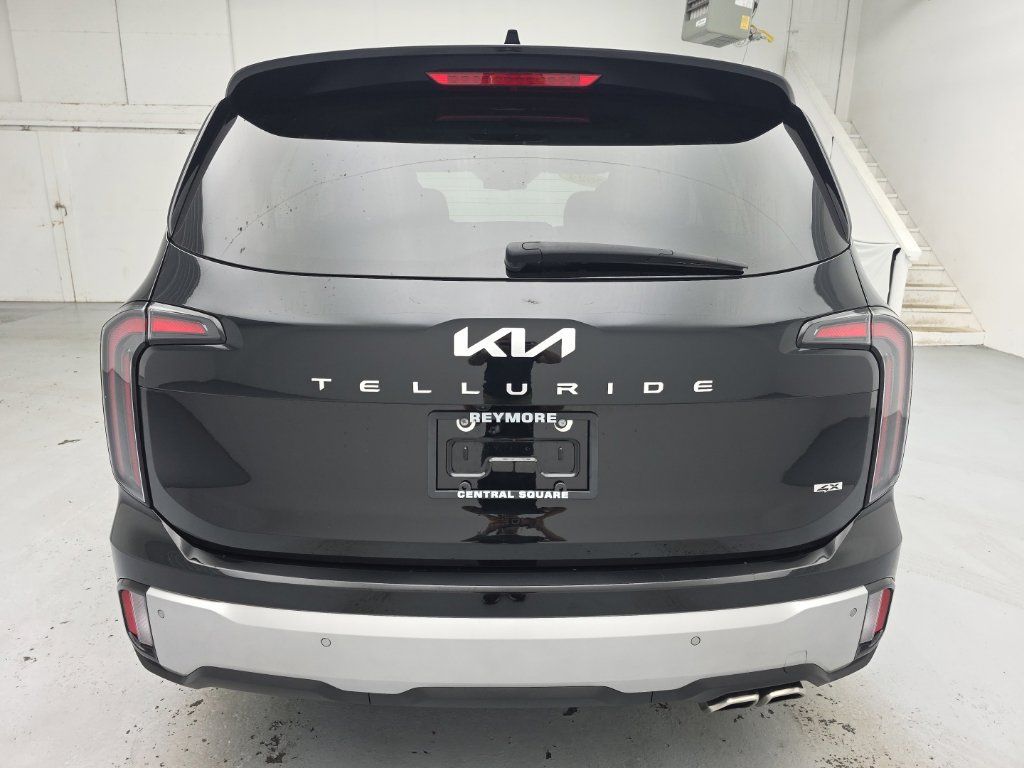 Used 2024 Kia Telluride EX w/ EX Captain's Chair Package AWD/4WD image 7