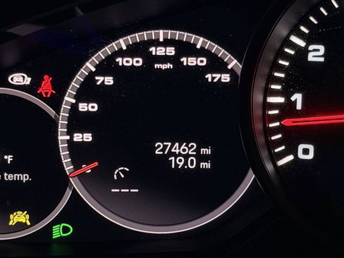 Used 2022 Porsche Cayenne Platinum Edition image 20