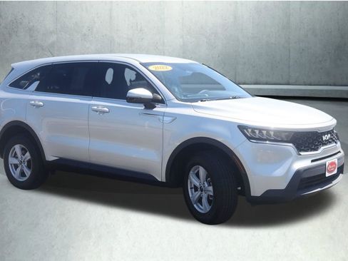 Used 2022 Kia Sorento LX AWD/4WD image 14