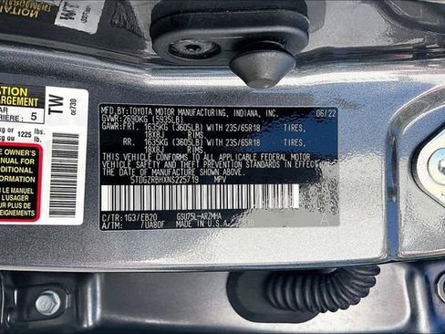 Used 2022 Toyota Highlander XLE AWD/4WD image 22