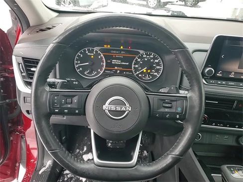 Used 2022 Nissan Rogue SV w/ SV Premium Package image 13