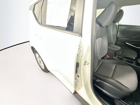 Used 2023 Kia Soul LX w/ LX Technology Package FWD image 27