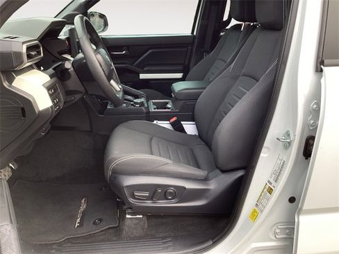 Used 2024 Toyota Tacoma TRD Sport image 9