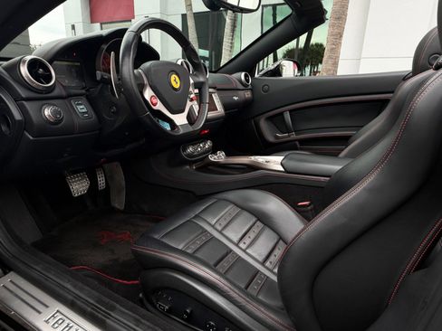 Used 2013 Ferrari California image 2