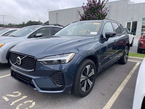 Used 2024 Volvo XC60 T8 Plus AWD/4WD image 2