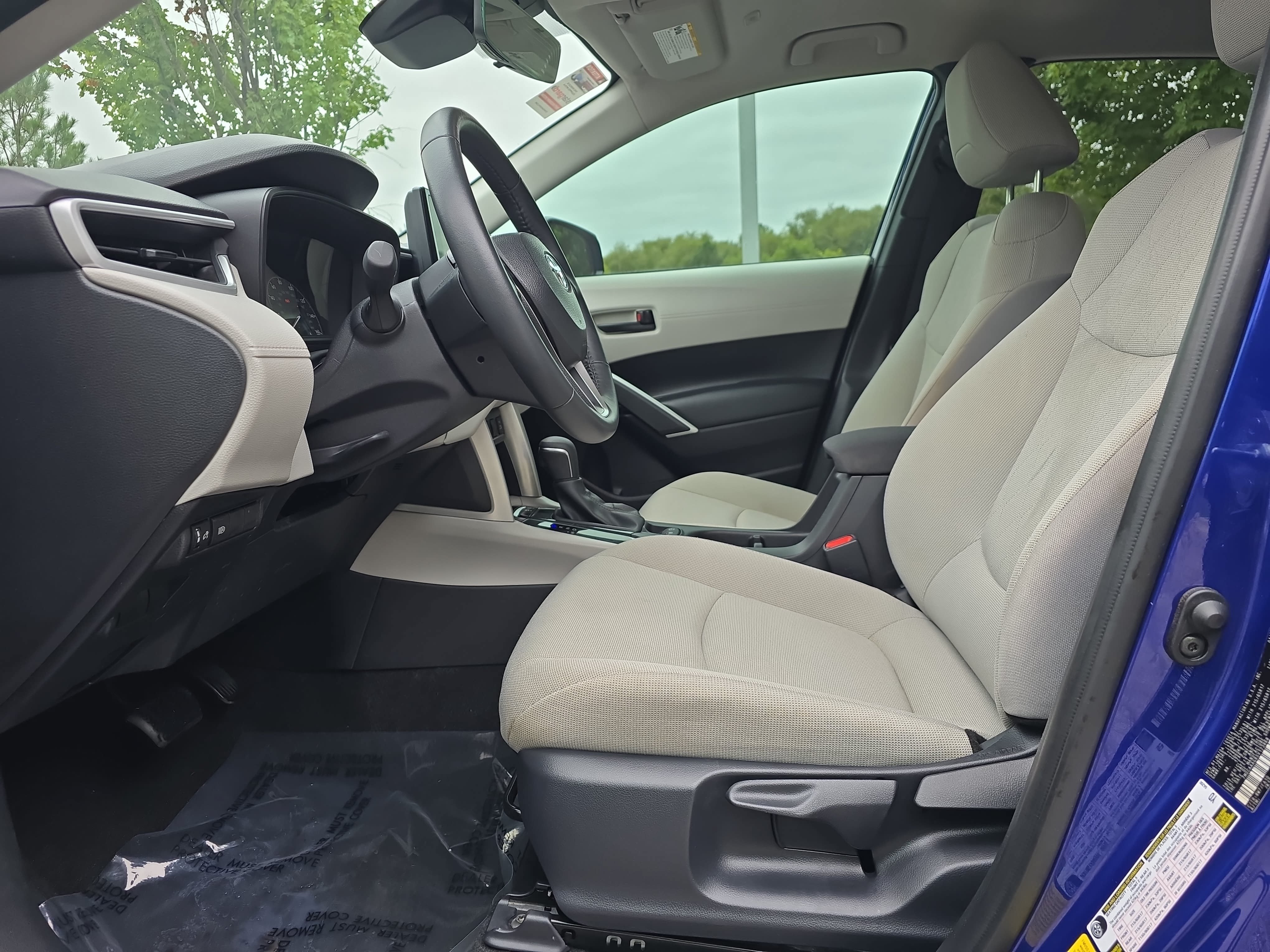 Used 2025 Toyota Corolla Cross LE FWD image 14