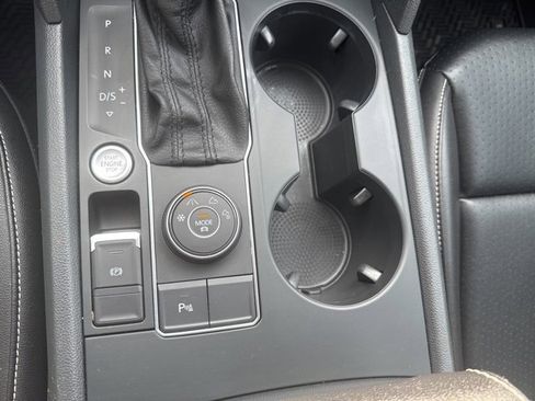 Used 2021 Volkswagen Atlas SE image 10