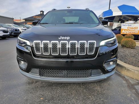 Used 2019 Jeep Cherokee Latitude w/ Cold Weather Group image 2