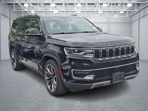 Used 2022 Jeep Wagoneer Series III w/ Premium Group I AWD/4WD image 3