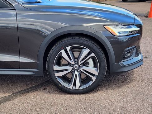 Used 2025 Volvo V60 B5 Cross Country Plus AWD/4WD image 29
