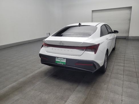 Used 2025 Hyundai Elantra SE FWD image 9