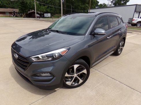 Used 2018 Hyundai Tucson Limited w/ Ultimate Package 02 AWD/4WD image 3