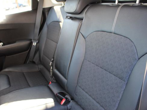 Used 2022 Kia Niro EX image 30