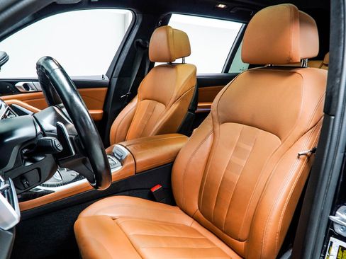 Used 2022 BMW X7 M50i w/ Executive Package image 44