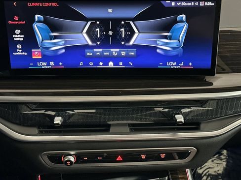 Used 2024 BMW X5 xDrive50e image 21