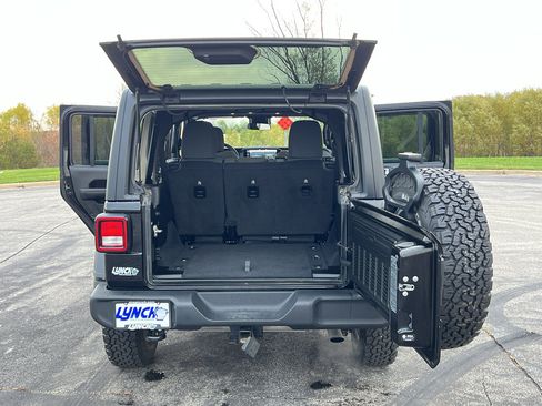 Used 2024 Jeep Wrangler Sport S image 38