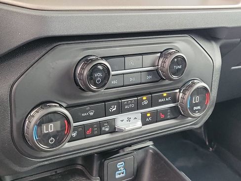 Used 2025 Ford Bronco Outer Banks AWD/4WD image 16