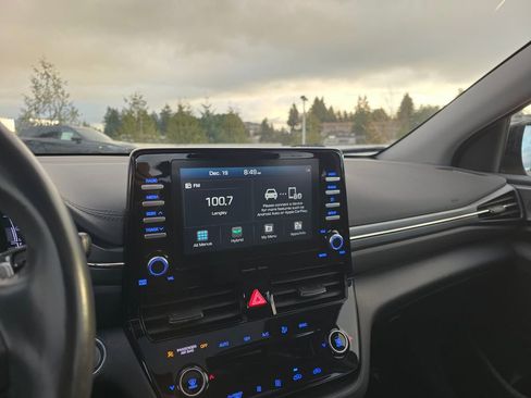 Used 2020 Hyundai Ioniq SEL image 26