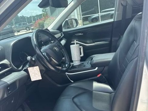 Used 2021 Toyota Highlander XLE FWD image 8