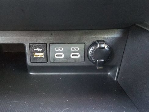 Used 2024 Toyota Highlander XLE AWD/4WD image 25