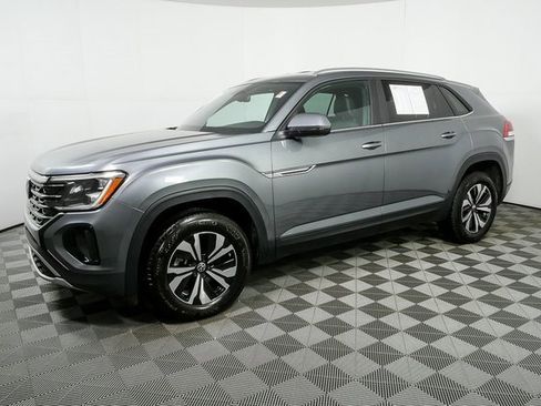 Certified 2025 Volkswagen Atlas Cross Sport SE image 3