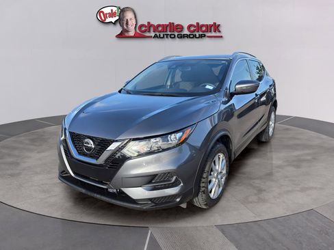 Used 2020 Nissan Rogue Sport SV image 1