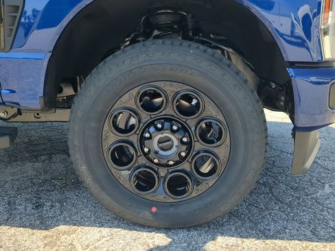 New 2026 Ford F250 Lariat w/ Black Appearance Package image 9