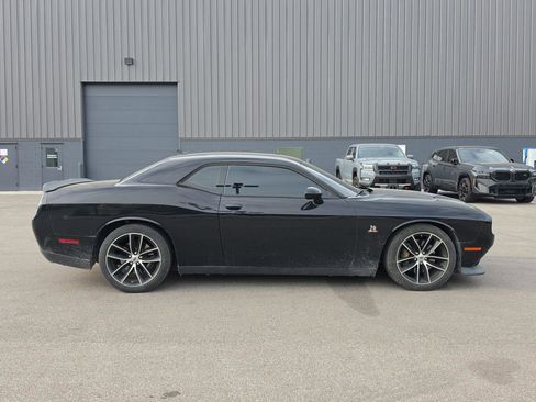 Used 2018 Dodge Challenger R/T Scat Pack w/ Leather Interior Group RWD image 2