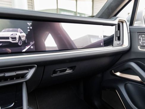 New 2026 Porsche Cayenne Turbo image 87