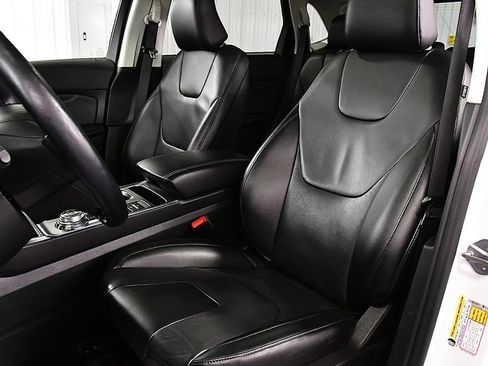 Used 2022 Ford Edge Titanium AWD/4WD image 32