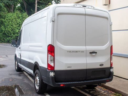Used 2023 Ford Transit 250 Medium Roof AWD image 4