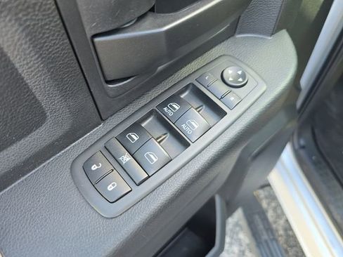 Used 2017 RAM 1500 Express RWD image 16