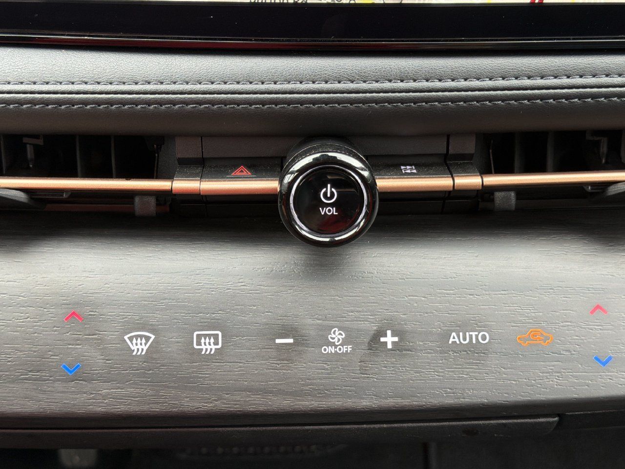 Certified 2023 Nissan Ariya AWD image 6