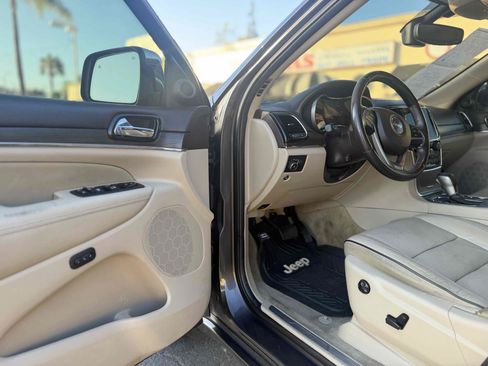 Used 2019 Jeep Grand Cherokee Overland RWD image 16