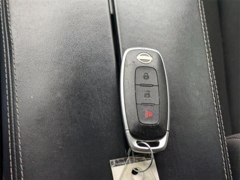 Used 2023 Nissan Rogue S image 28