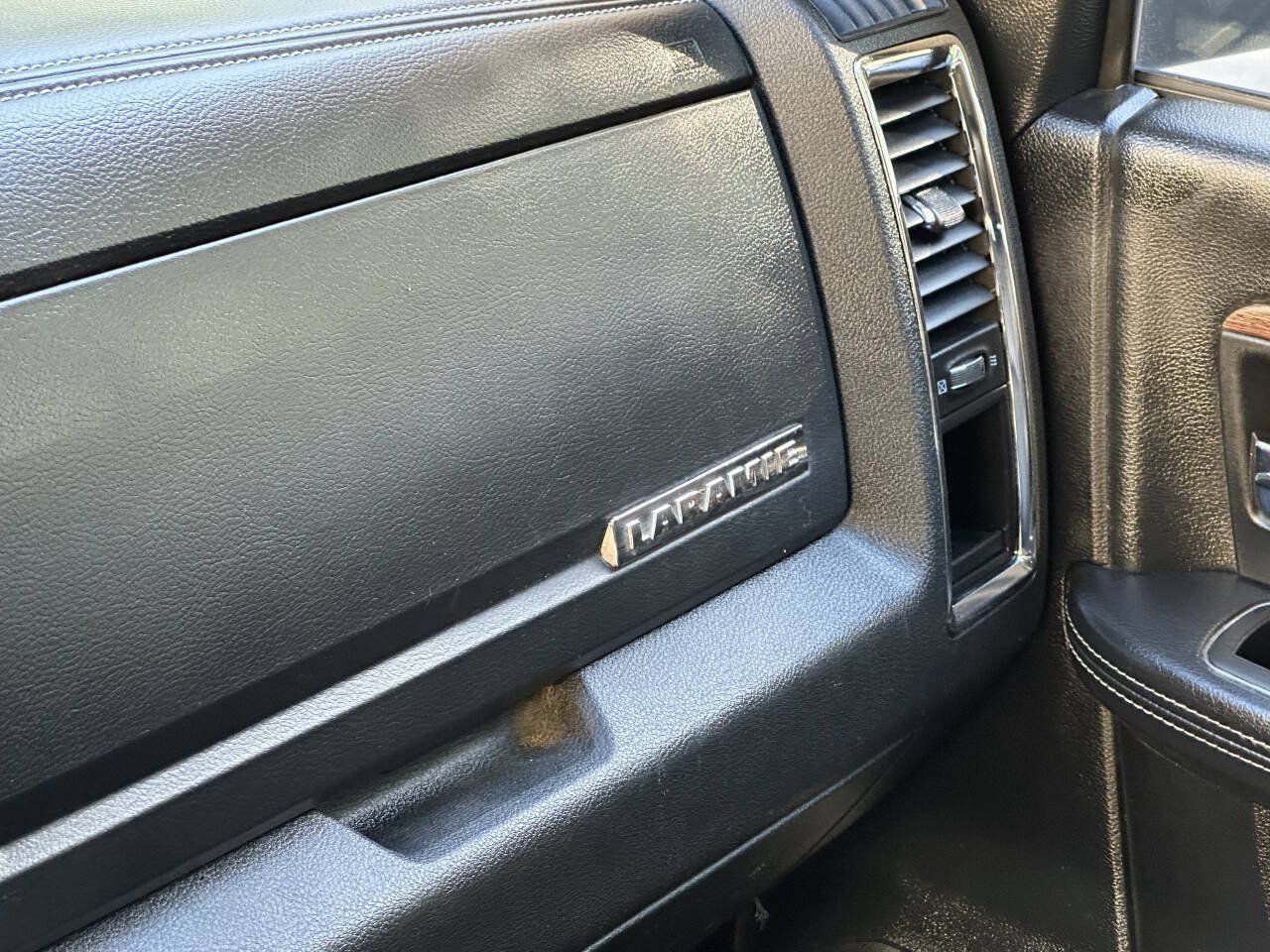Used 2018 RAM 3500 Laramie w/ Convenience Group AWD/4WD image 17