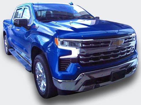 Used 2022 Chevrolet Silverado 1500 LTZ w/ LTZ Premium Package AWD/4WD image 16