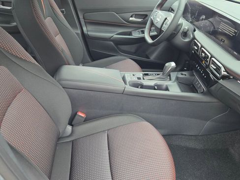 New 2026 Nissan Sentra SR w/ Floor Mat Package FWD image 10