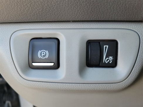 Used 2018 GMC Acadia SLE image 22