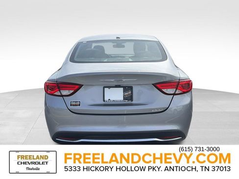Used 2015 Chrysler 200 Limited w/ Convenience Group FWD image 4
