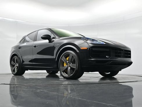 Certified 2023 Porsche Cayenne Turbo S AWD/4WD image 32