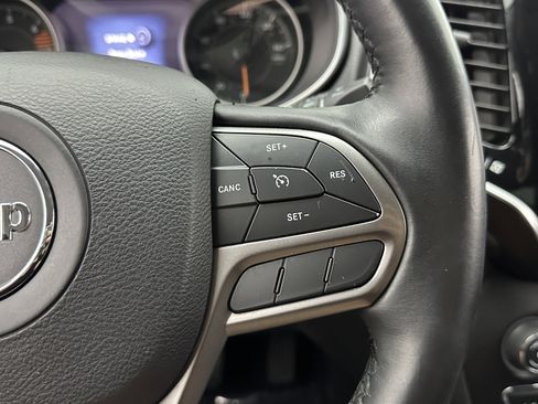 Used 2019 Jeep Cherokee Limited image 22