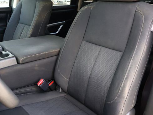 Used 2017 Nissan Titan SV image 13