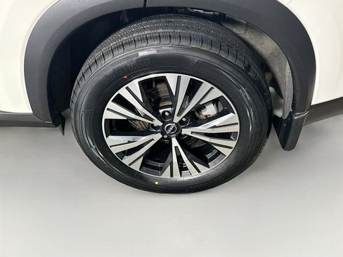 Used 2023 Nissan Rogue SV image 11