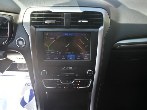 Used 2020 Ford Fusion SE FWD image 13
