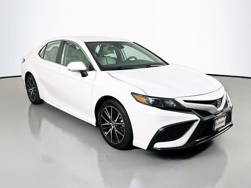 Used 2023 Toyota Camry SE FWD image 4