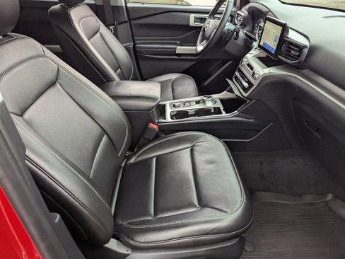 Used 2020 Ford Explorer XLT w/ Equipment Group 202A image 12